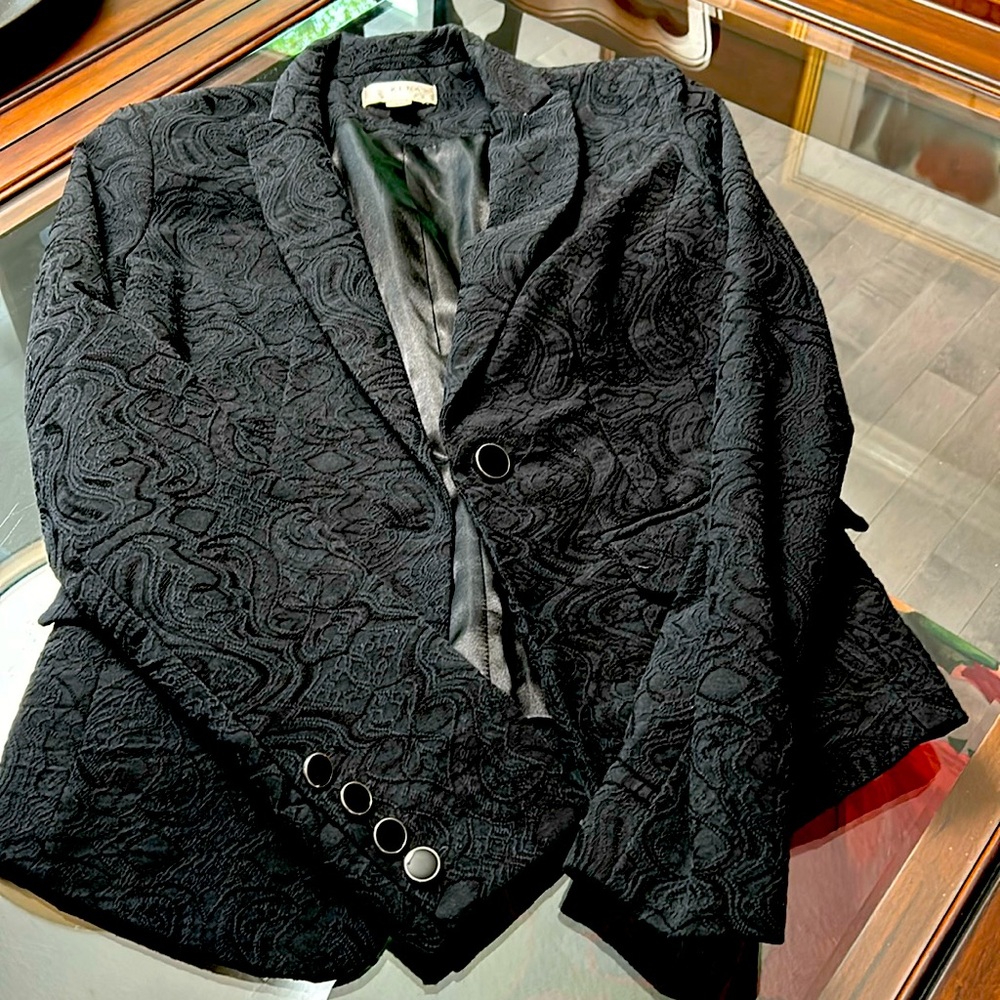 Brocade fabric, slim fit.